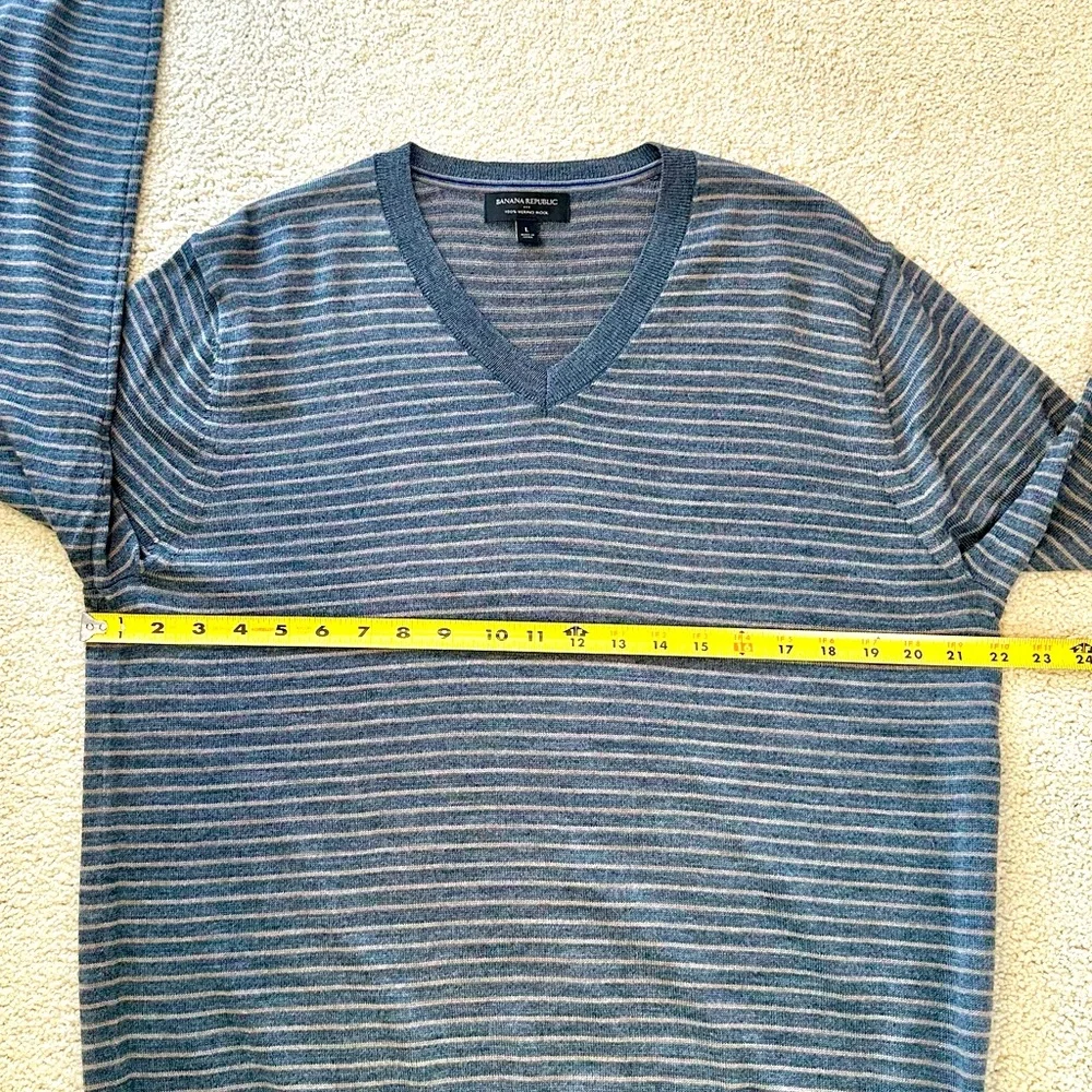 Men's Banana Republic Gray Merino Wool V-neck Pullover Sweater Large